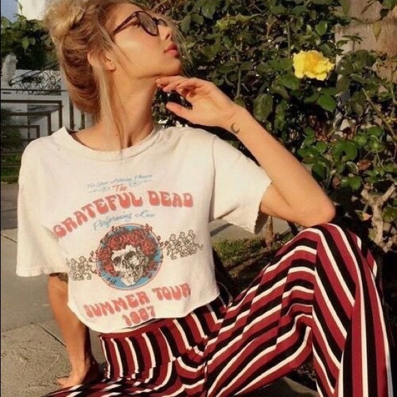 3 mystery graphic tees 👀 - Picture 4 of 6